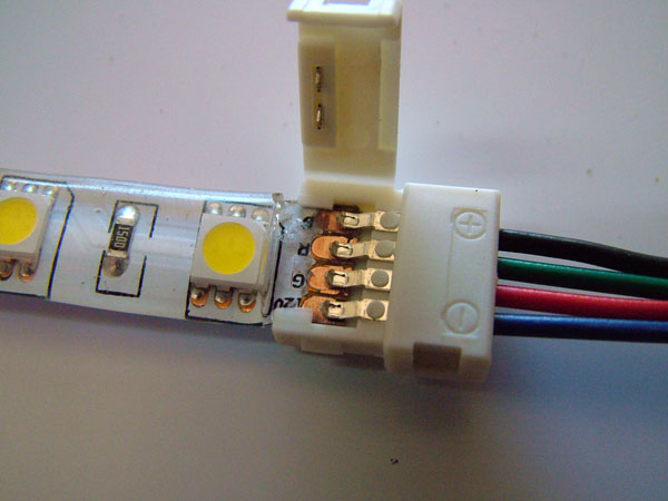Quick connect fitting for LED strip
